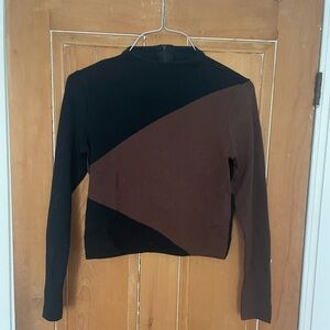 Cropped sweater with geometric pattern